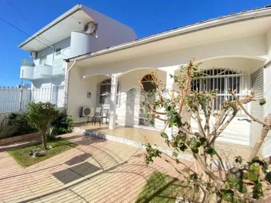 Casa com 3 Quartos à venda, 211m² no Barreiros, São José