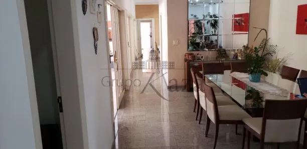 Casa de Condomínio com 4 Quartos à venda, 750m² no Vila Zezé, Jacareí