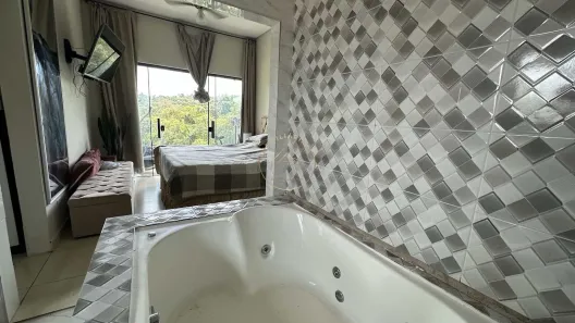 Fazenda/Sítio com 4 Quartos à venda, 1134m² no , Mairinque