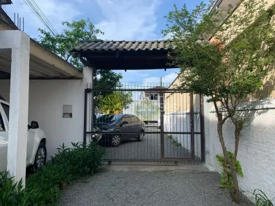 Sobrado com 13 Quartos à venda, 380m² no Iririú, Joinville