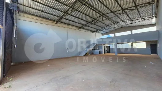 Galpão/Depósito/Armazém para alugar, 320m² no Novo Mundo, Uberlândia