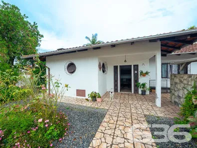 Casa com 4 Quartos à venda, 204m² no Guanabara, Joinville