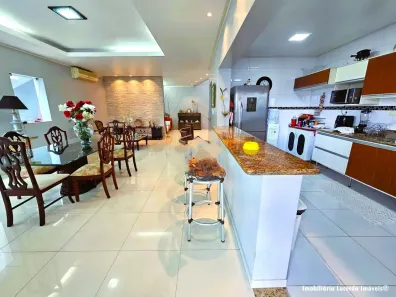 Casa de Condomínio com 3 Quartos à venda, 300m² no Tarumã, Manaus