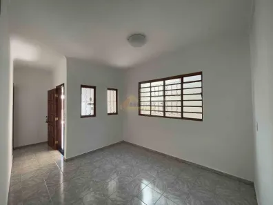 Casa com 4 Quartos para alugar, 150m² no Santa Rosa, Divinópolis