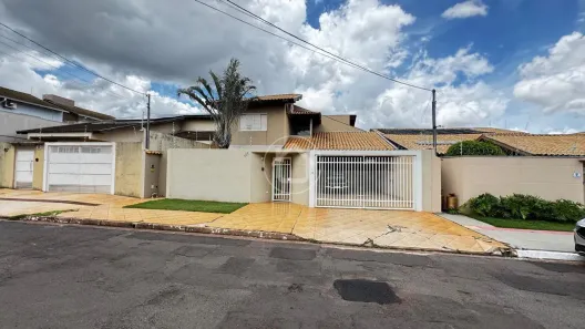 Sobrado com 3 Quartos à venda, 324m² no Carandá Bosque, Campo Grande