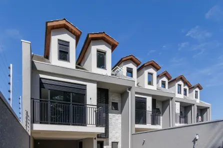 Sobrado com 3 Quartos à venda, 220m² no Campo Comprido, Curitiba
