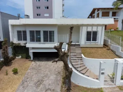 Sobrado com 3 Quartos para alugar, 237m² no Centro, Criciúma