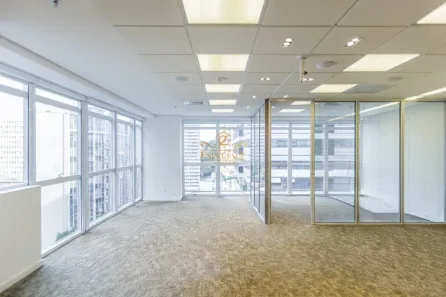 Sala Comercial para alugar, 246m² no Centro Cívico, Curitiba