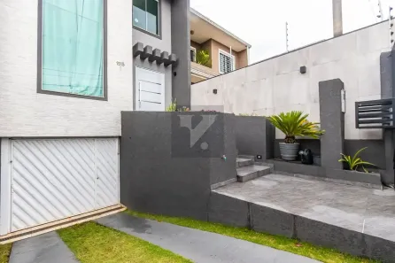 Sobrado com 4 Quartos à venda, 275m² no Pinheirinho, Curitiba