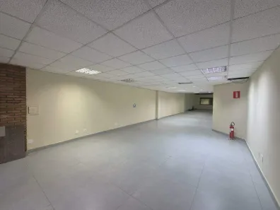 Ponto Comercial para alugar, 220m² no Santa Efigênia, Belo Horizonte