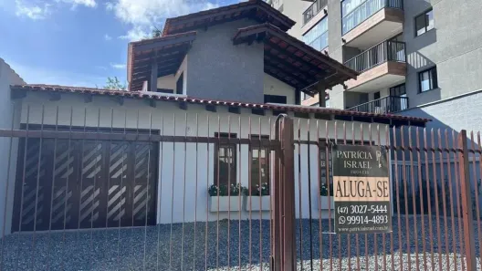 Casa com 4 Quartos para alugar, 210m² no Anita Garibaldi, Joinville