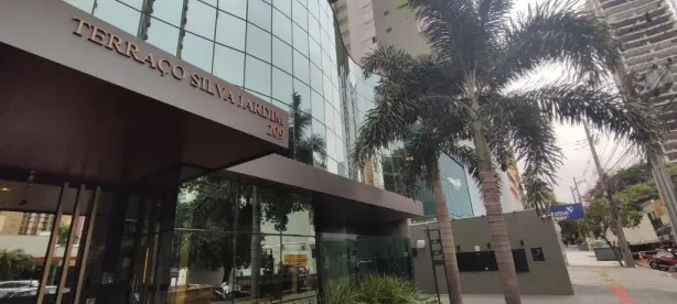 Apartamento com 4 Quartos para alugar, 217m² no Zona 01, Maringá