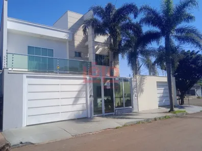 Sobrado com 3 Quartos à venda, 167m² no Vila Vitoria, Mandaguari