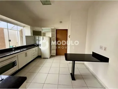 Casa de Condomínio com 3 Quartos para alugar, 190m² no Jardim Inconfidência, Uberlândia