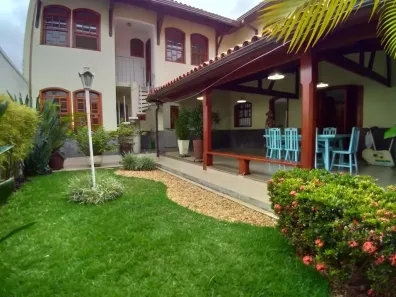 Casa com 5 Quartos à venda, 380m² no Jardim Amália, Volta Redonda