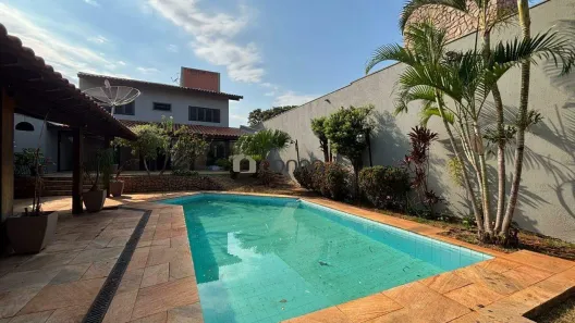 Casa com 4 Quartos à venda, 496m² no Jardim Alexandre Campos, Uberaba