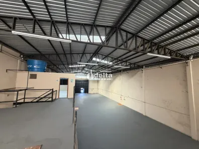 Ponto Comercial para alugar, 600m² no Custódio Pereira, Uberlândia