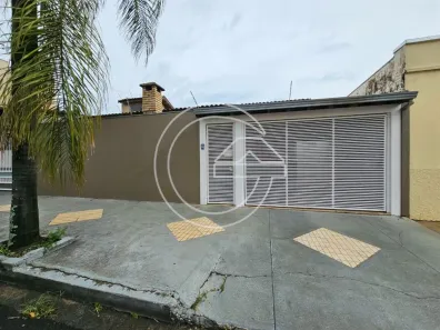 Casa com 3 Quartos para alugar, 10m² no Centro, Marília