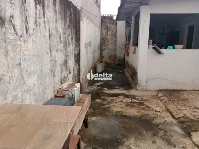 Casa com 1 Quarto à venda, 120m² no Marta Helena, Uberlândia