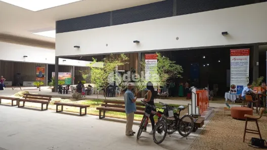 Ponto Comercial para alugar, 2100m² no Grand Ville, Uberlândia