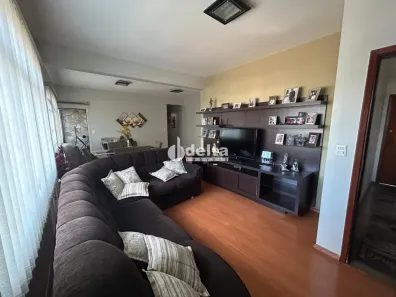 Apartamento com 3 Quartos à venda, 211m² no Osvaldo Rezende, Uberlândia