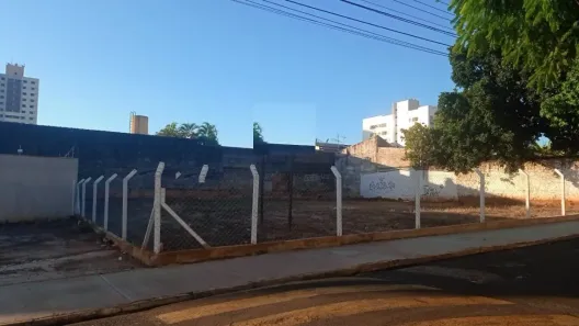 Lote/Terreno à venda, 706m² no Vila Santo Antônio, Bauru