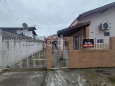 Casa com 2 Quartos para alugar, 80m² no Praia de Fora, Palhoça