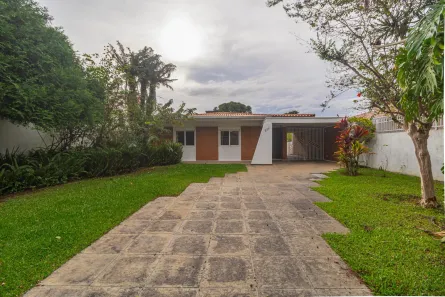 Casa com 3 Quartos para alugar, 161m² no Jardim Social, Curitiba