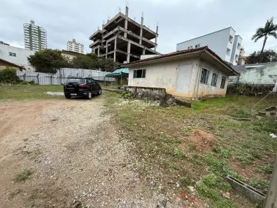 Lote/Terreno à venda, 622m² no Barreiros, São José
