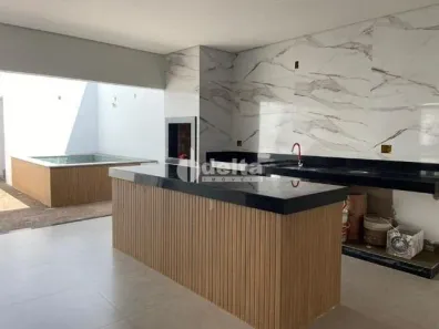 Casa com 3 Quartos à venda, 170m² no Laranjeiras, Uberlândia