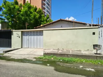 Casa com 4 Quartos para alugar, 230m² no Jóquei, Teresina