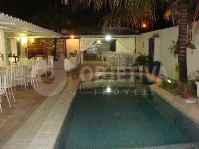Casa com 4 Quartos à venda, 400m² no Umuarama, Uberlândia