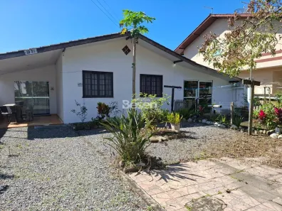Casa com 3 Quartos à venda, 200m² no Barra do Saí, Itapoá