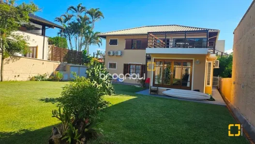 Casa de Condomínio com 4 Quartos à venda, 240m² no Sambaqui, Florianópolis