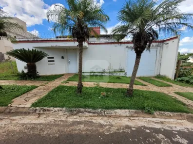 Casa com 4 Quartos para alugar, 288m² no Jardim Inconfidência, Uberlândia