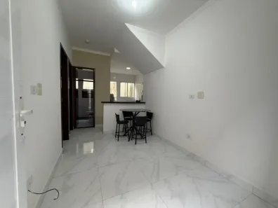 Casa de Condomínio com 2 Quartos para alugar, 48m² no Melvi, Praia Grande