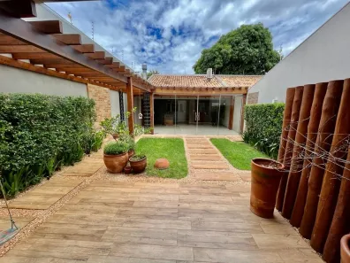 Sobrado com 3 Quartos à venda, 227m² no Carandá Bosque, Campo Grande
