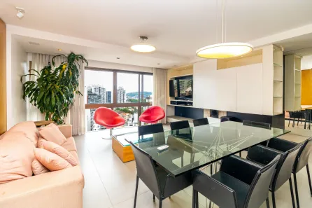 Apartamento com 3 Quartos para alugar, 122m² no Três Figueiras, Porto Alegre