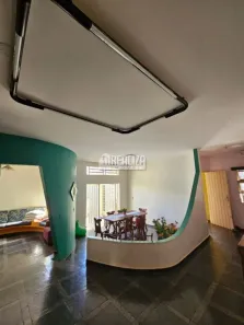 Casa com 4 Quartos para alugar, 240m² no Estados Unidos, Uberaba