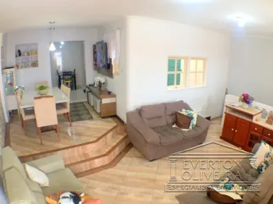 Sobrado com 3 Quartos à venda, 135m² no Jardim Bela Vista, Jacareí