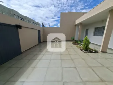 Casa com 3 Quartos à venda, 213m² no Brasil, Uberlândia