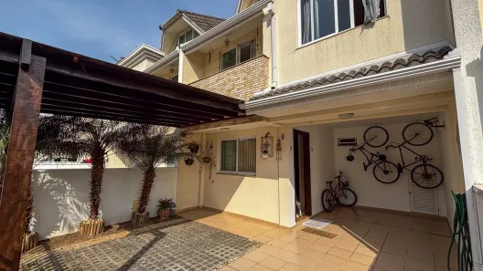 Sobrado com 3 Quartos à venda, 136m² no Orleans, Curitiba