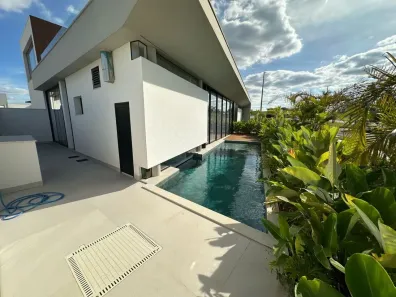 Sobrado com 4 Quartos à venda, 380m² no Nova Uberlândia, Uberlândia