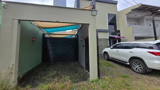 com 5 Quartos para alugar, 305m² no Nova Suiça, Goiânia