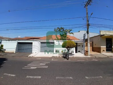 Casa com 3 Quartos para alugar, 165m² no Planalto, Uberlândia