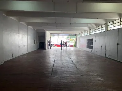 Galpão/Depósito/Armazém com 3 Quartos para alugar, 550m² no Campestre, Santo André