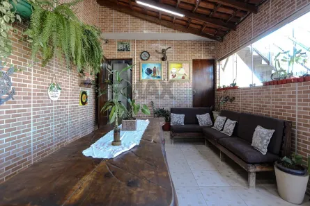 Sobrado com 3 Quartos à venda, 233m² no Vila Amorim, Suzano
