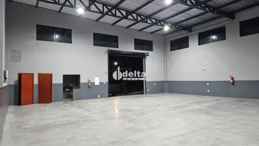 Ponto Comercial para alugar, 240m² no Nossa Senhora Aparecida, Uberlândia