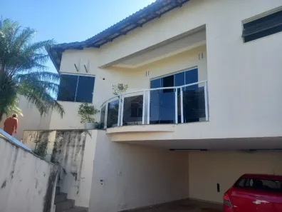 Casa com 3 Quartos à venda, 274m² no Cidade Jardim, Uberlândia