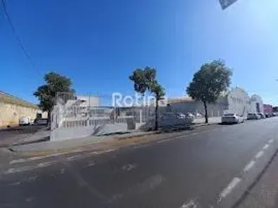 Galpão/Depósito/Armazém para alugar, 1800m² no Marta Helena, Uberlândia